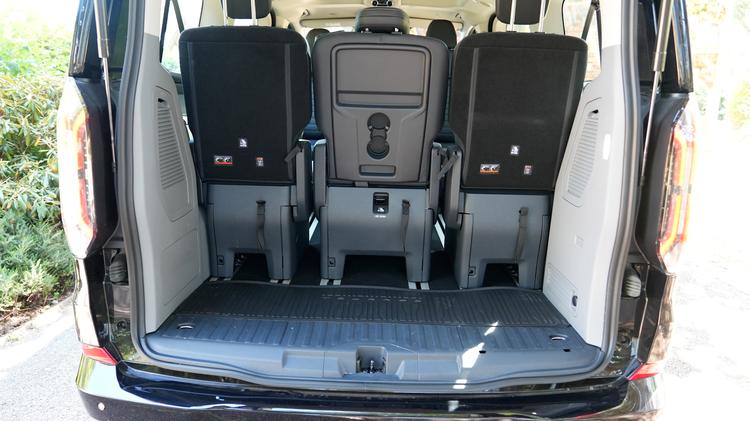 FORD TRANSIT CUSTOM 320 L2 DIESEL FWD 2.0 EcoBlue 136ps H1 Kombi Trend 9 Seater